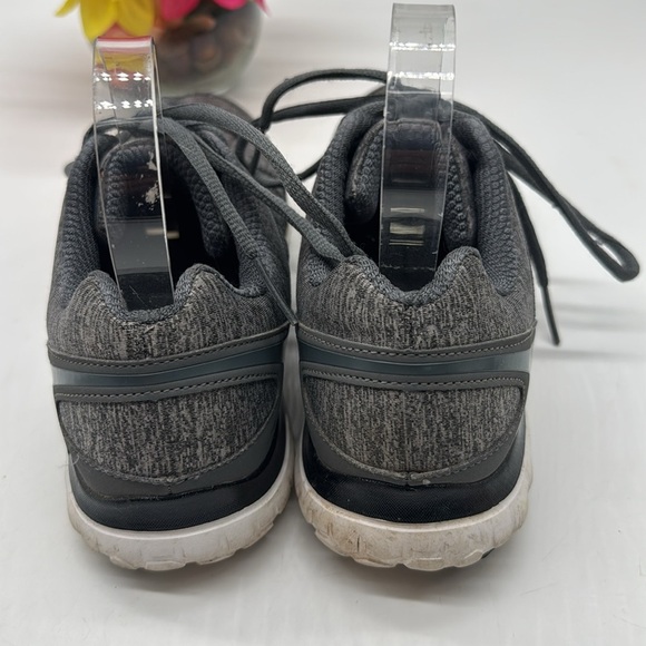 Fila Gray and Black Sneakers Size 8 SNK7625C - Picture 3 of 7